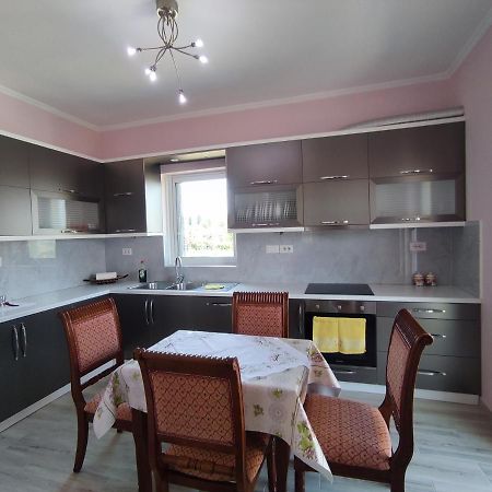 Cheerful 2 Bedroom Villa With Free Parking. Gjirokaster Exterior photo