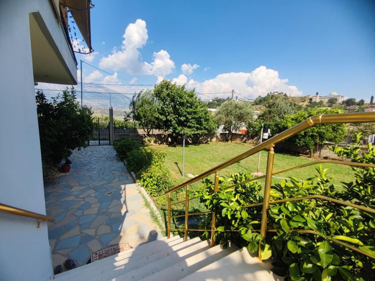 Cheerful 2 Bedroom Villa With Free Parking. Gjirokaster Exterior photo